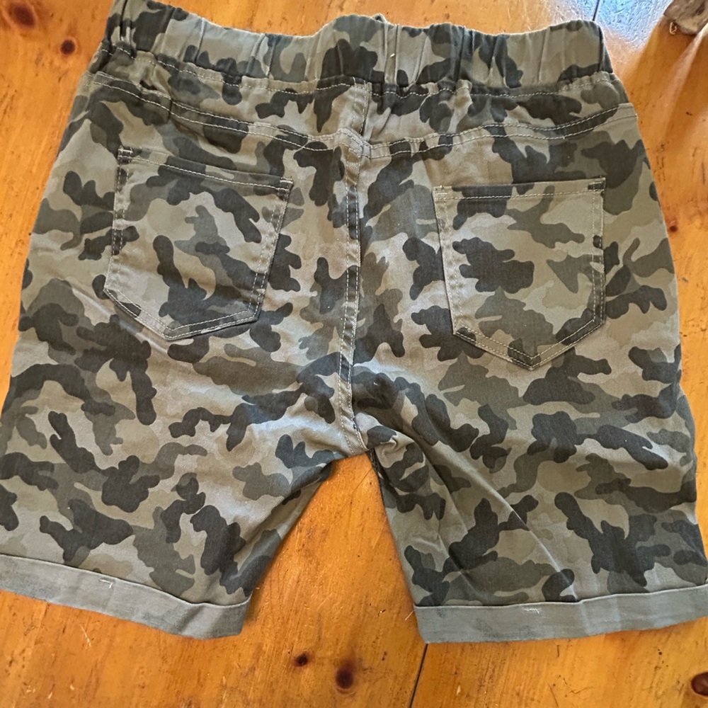 Women’s Camouflage Shorts - Picture 2 of 9